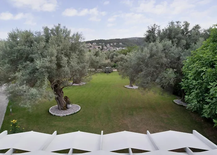 Appartement Elaia 2 *